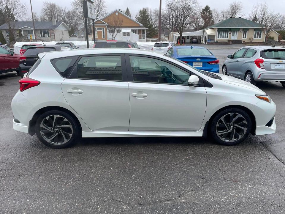 Toyota Corolla iM 2017 - Image 3